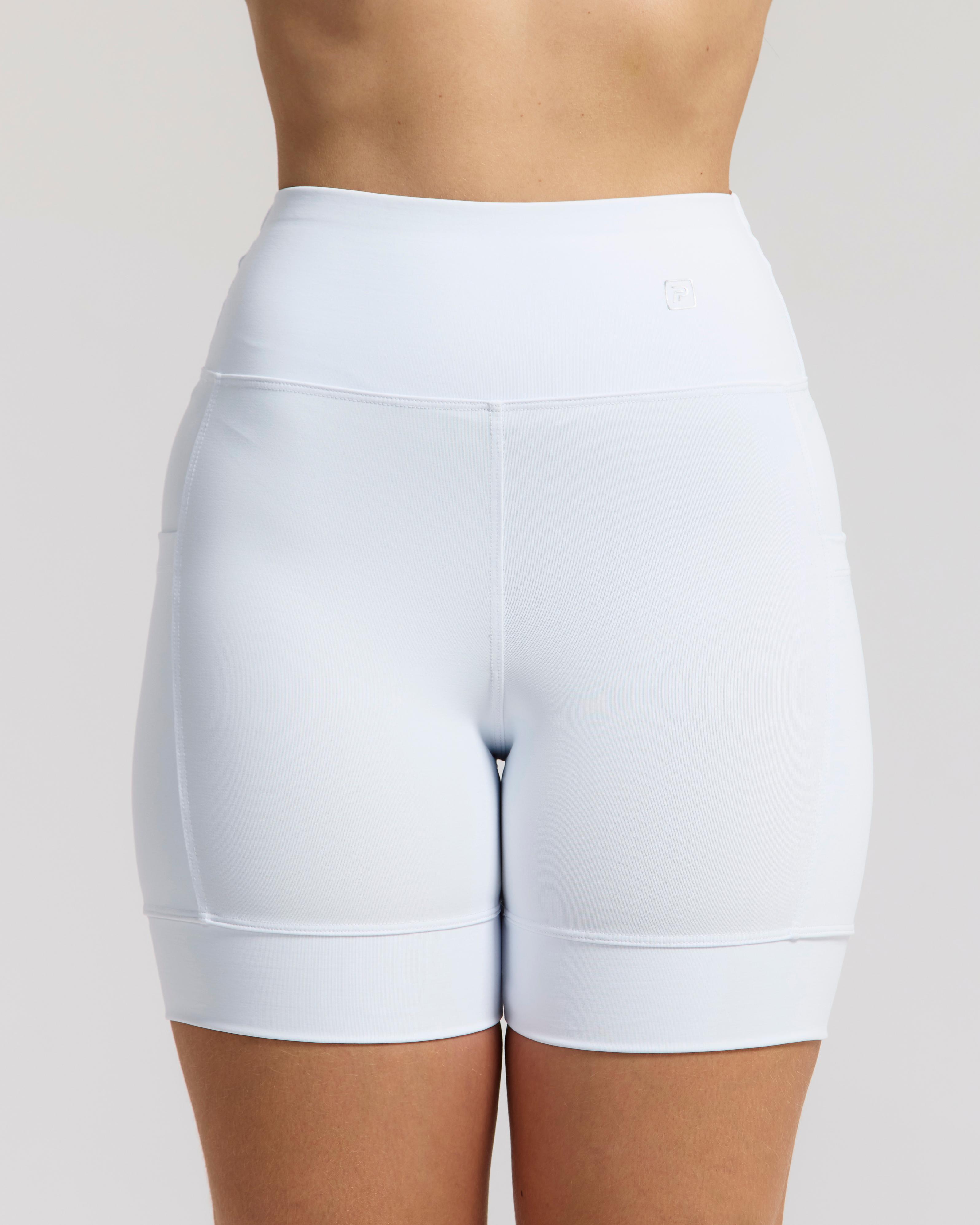 SHORT COM BOLSOS LATERAIS E PUNHO NA BARRA